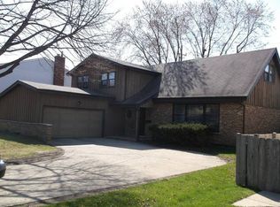 1415 Rosehill Dr, Arlington Heights, HI 60004