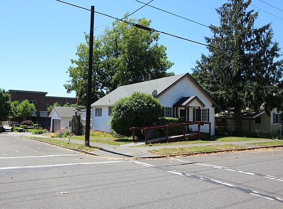 3rd image of 1734 C St