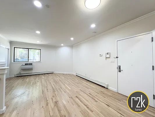 Rented by Realty 2000 Corp | media 8