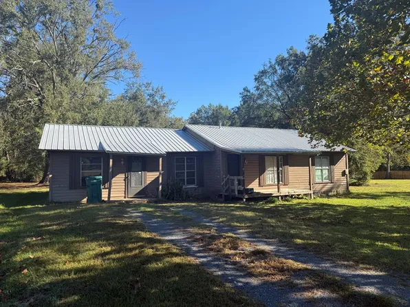 221 E Browning St, De Kalb, TX 75559