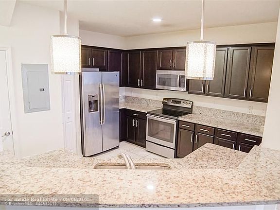 4th image of 10630 NW 88th St APT 217