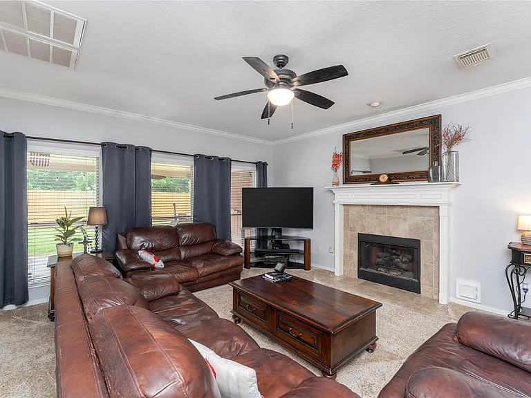 2309 Orleans Ln — Photo 7