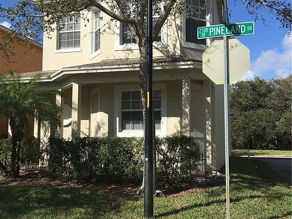 3rd image of 2525 SE Pineland Dr