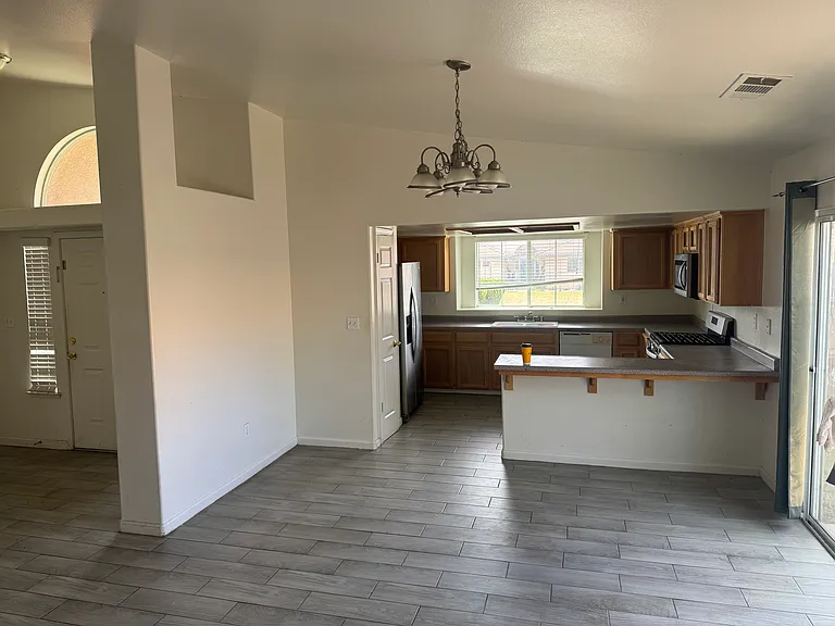 312 Zimmerman St — Photo 4