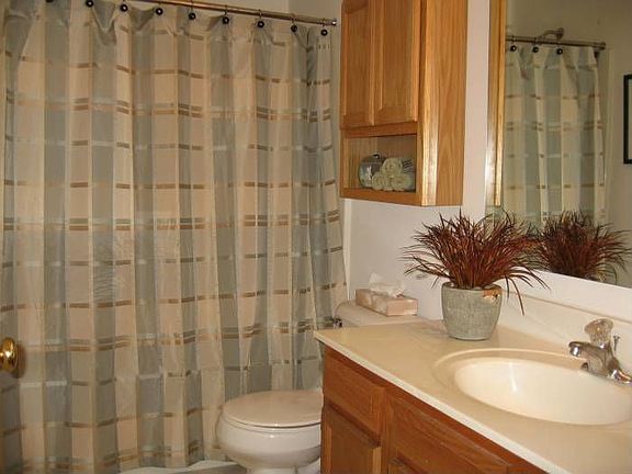 Main Floor Full Bath