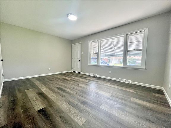2nd image of 195 Calbreath Ct