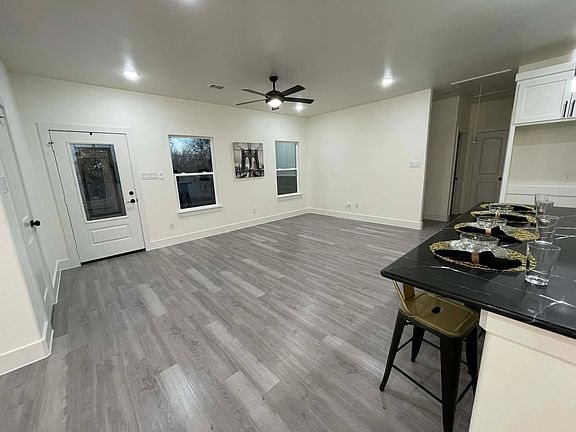 3rd image of 2406 Fannin St