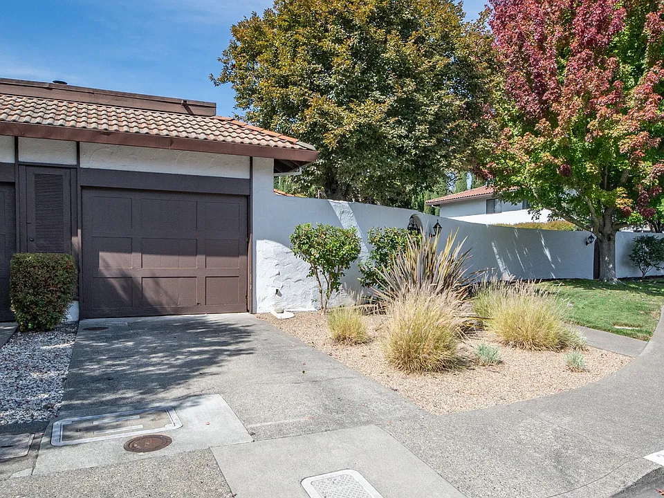 345 Las Casitas Ct