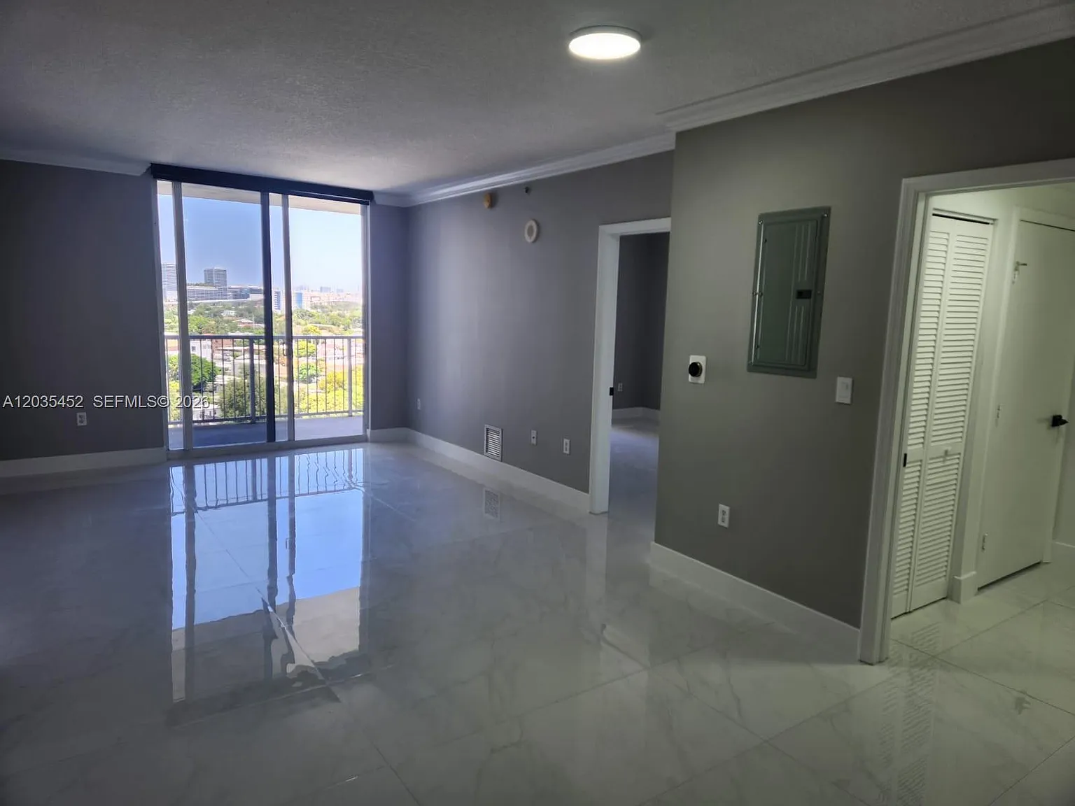 Altos De Miami Condo — Photo 2