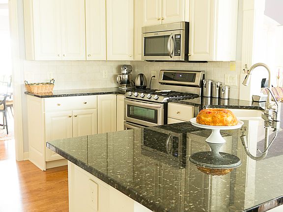 5th image of 2202 Grimsby St NW