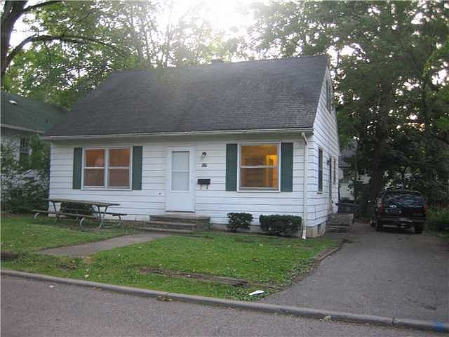 1st image of 525 E Dorothy Ln