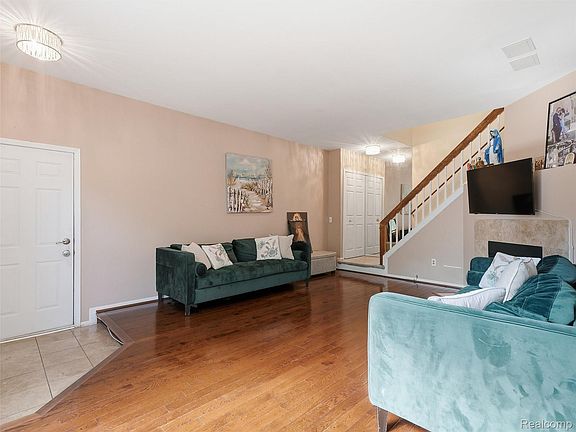 5th image of 7342 Meadowridge Dr