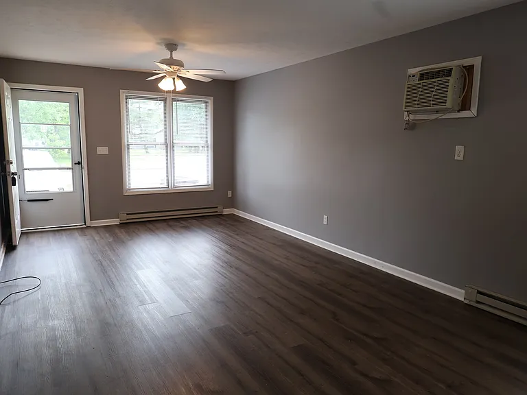 184 W Hayden Pike — Photo 3