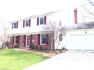 1095 Chatham Pl, Rocky River, OH 44116