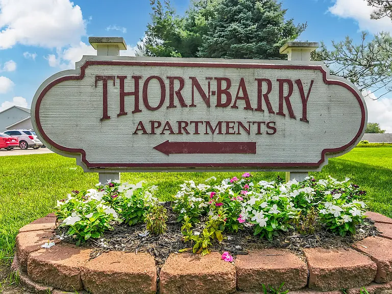 Thorn-Barry Apartments — Photo 2
