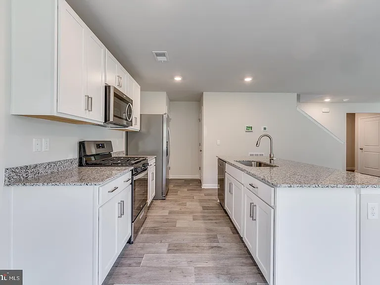 117 Grasmere St — Photo 8