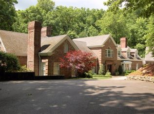8 Wood Hill Dr, Lookout Mountain, TN 37350