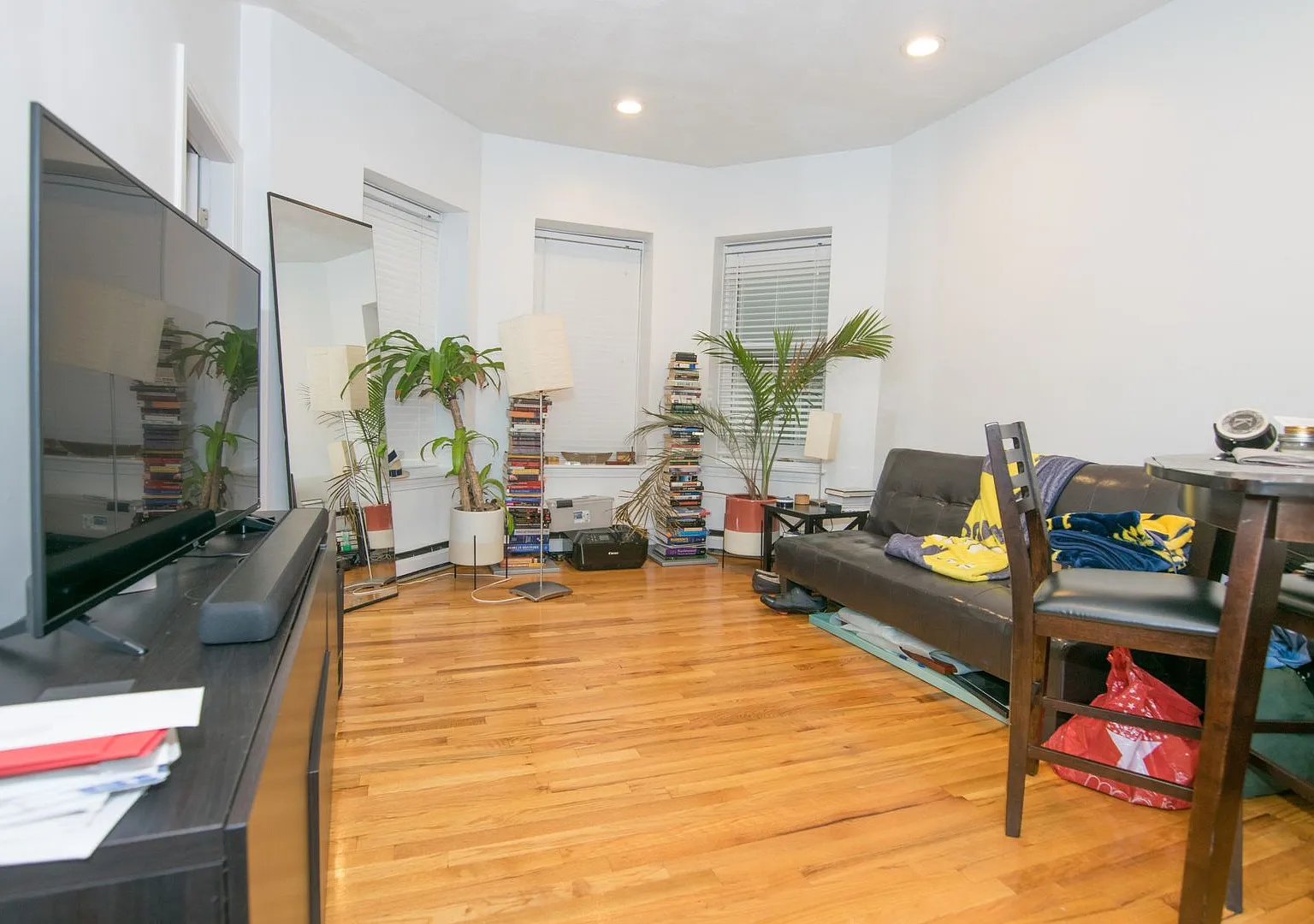 Large 1 bed in a prime location in Fenway! — Photo 3