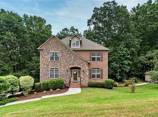 4211 Sandhurst Dr, Clemmons, NC 27012