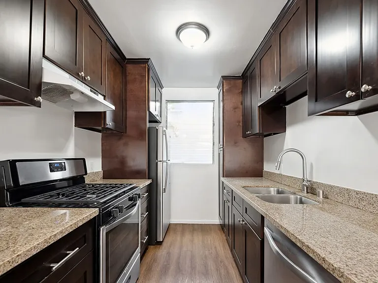 633 N Hayworth Ave #2 — Photo 1