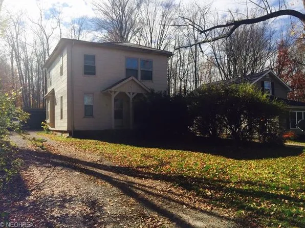 29 1/2 W Woodland Ave, Columbiana, OH 44408