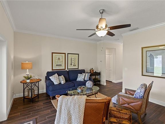 5th image of 22 Belle Oak Dr