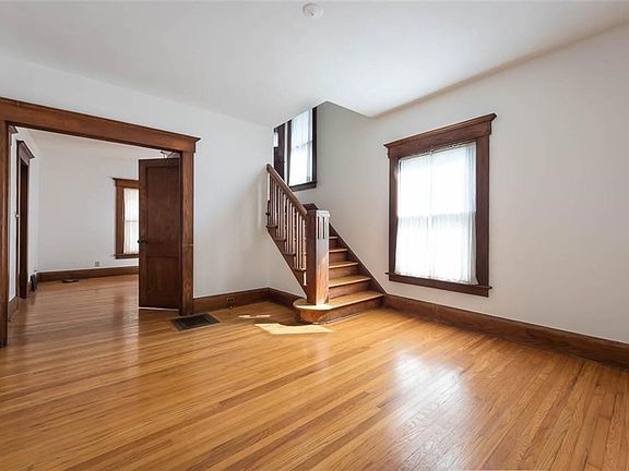 5th image of 140 Charmouth Dr
