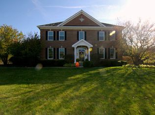 801 Tisbury Ln, Lake Forest, IL 60045