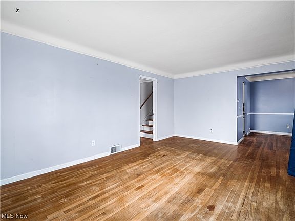 4th image of 270 E 330th St