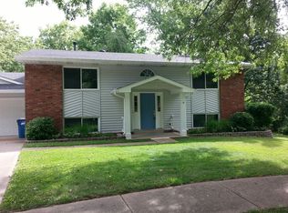 2 Braquewood Ct, Ballwin, MO 63021