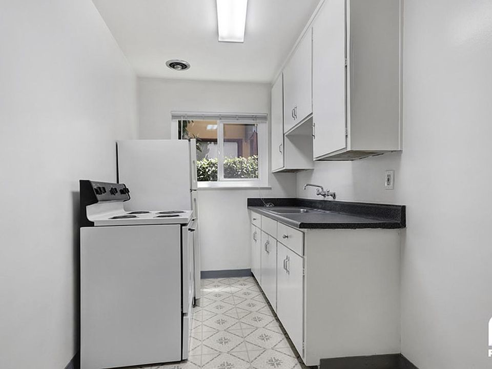 1st image of 420 S 3rd St #3