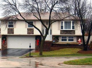 4065 N New Britton Dr, Hoffman Estates, IL 60192