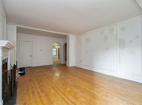 3rd image of 6929 S Crandon Ave #2B