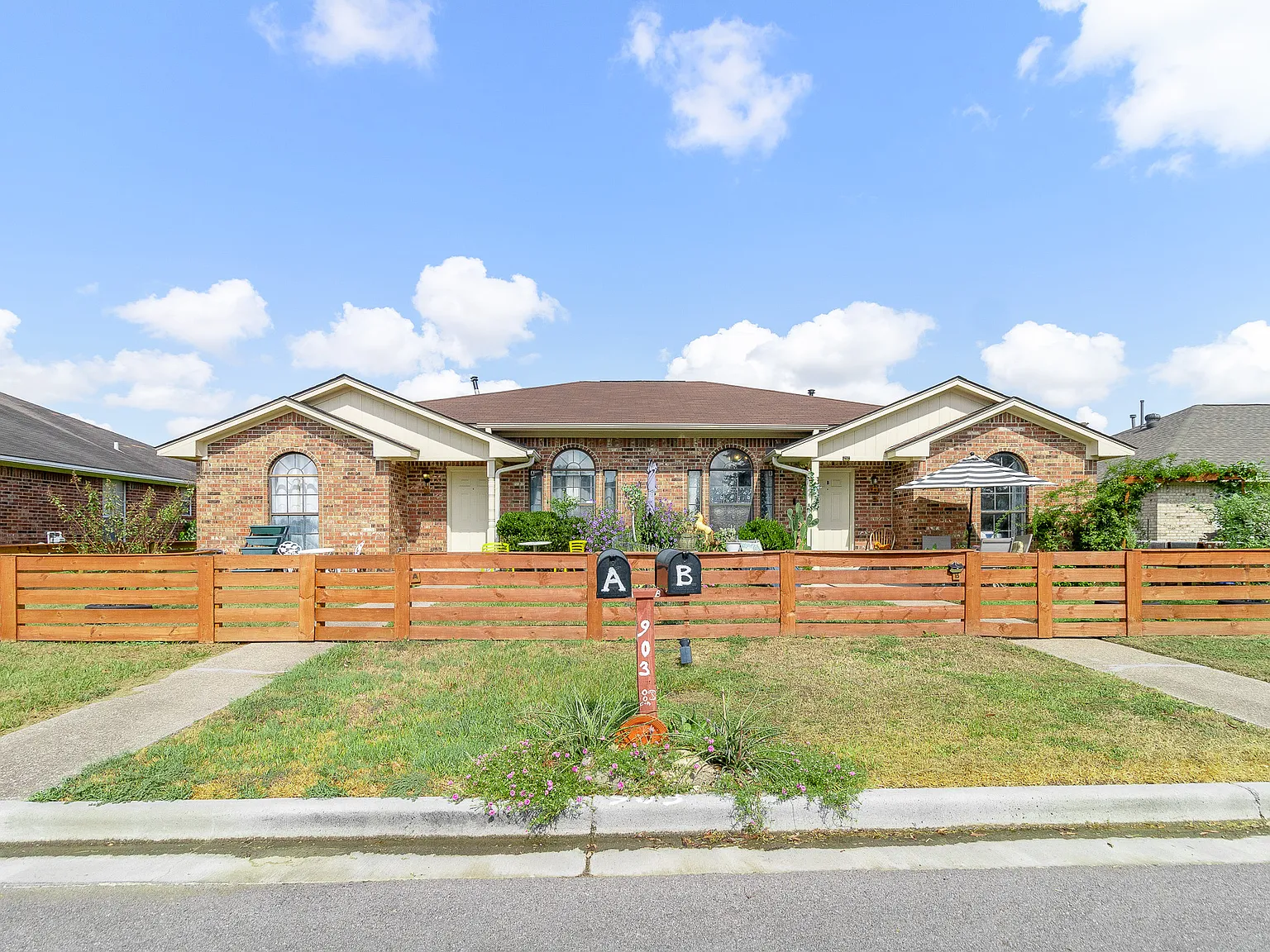 3 bed, 1250 sqft, $2,500 — Photo 1