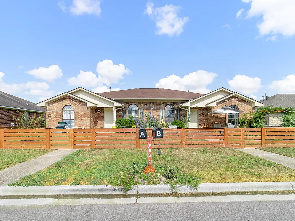 903 Camellia Ct #B