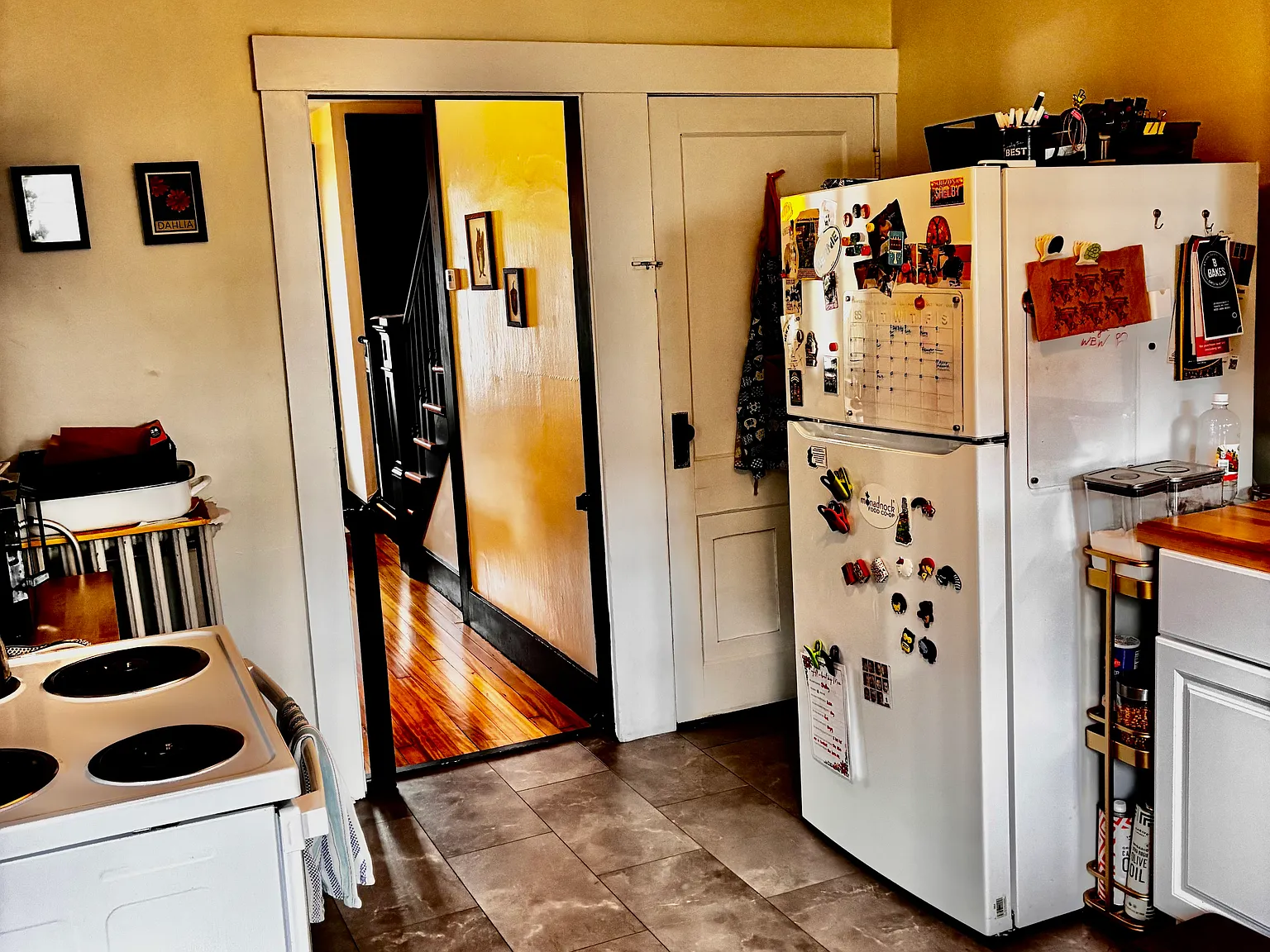 3 bed, 1120 sqft, $2,100 — Photo 3