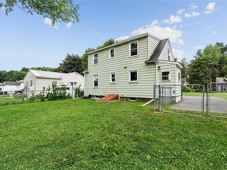 211 Windemere Rd — Photo 24