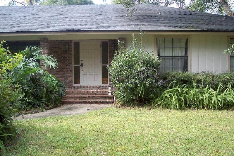 1st image of 210 Jasmine Ln