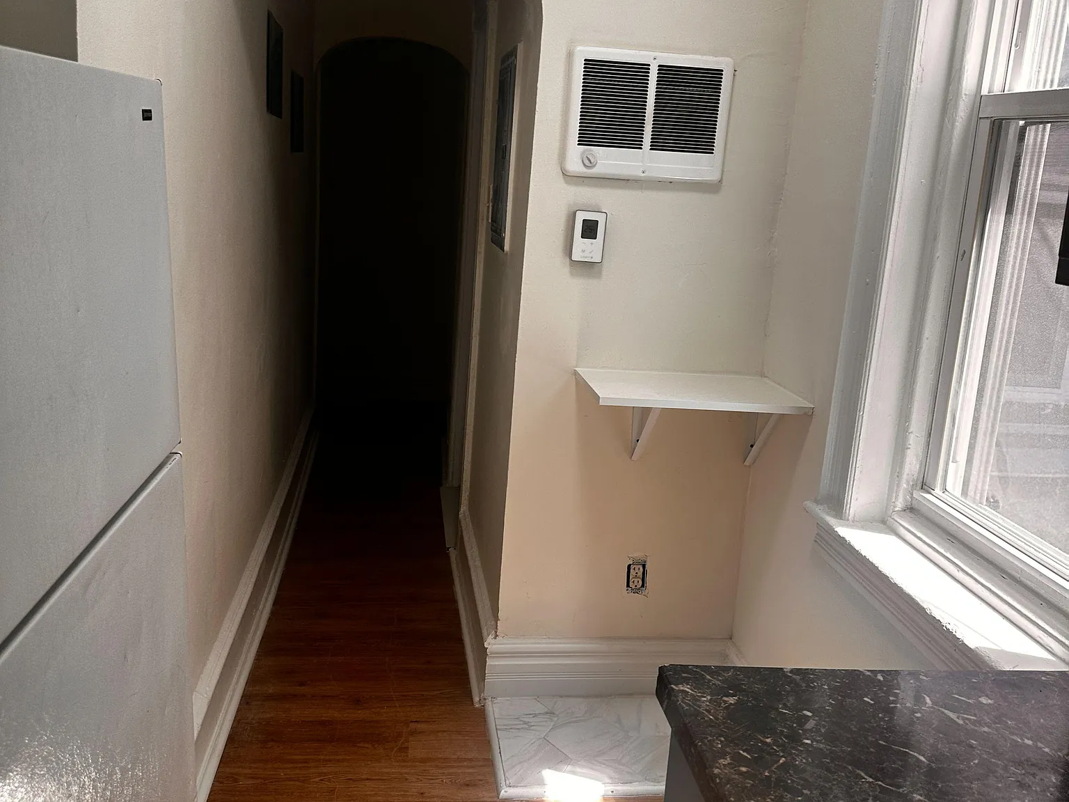 3 bed, 1.0 bath, 1200 sqft, $1,139 — Photo 3