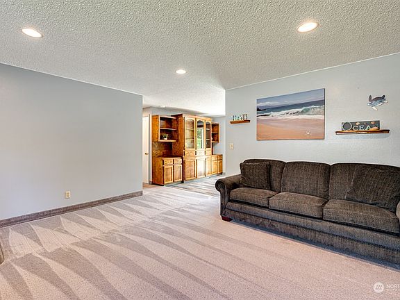 5th image of 11009 NE 46th Street
