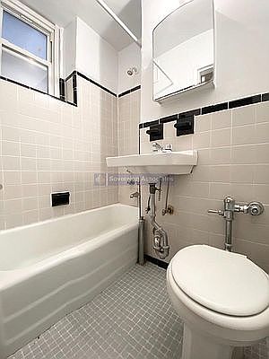 4th image of 936 W End Ave #Cc17