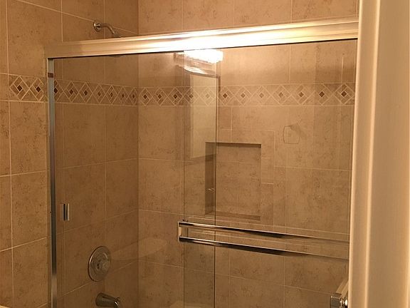 5th image of 5844 NE 75th St Unit A206