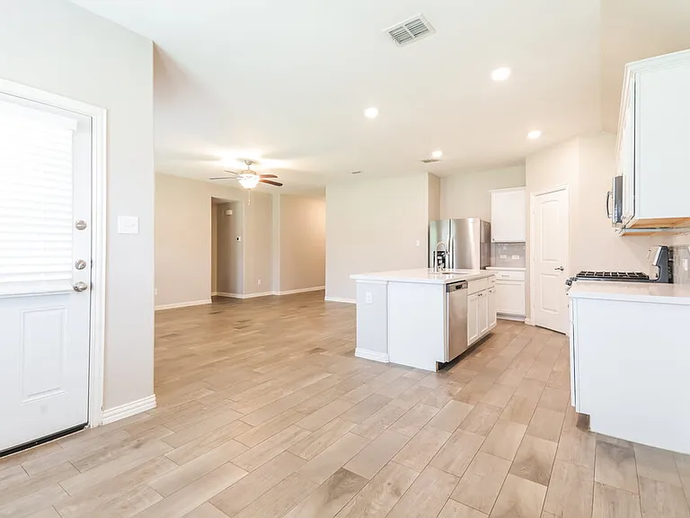 922 Evergreen St — Photo 6