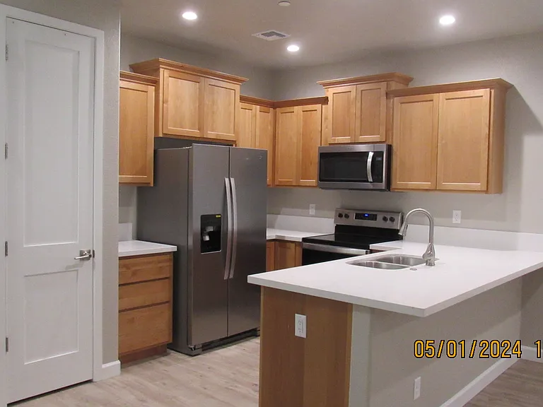 1045 Melrose Dr — Photo 5