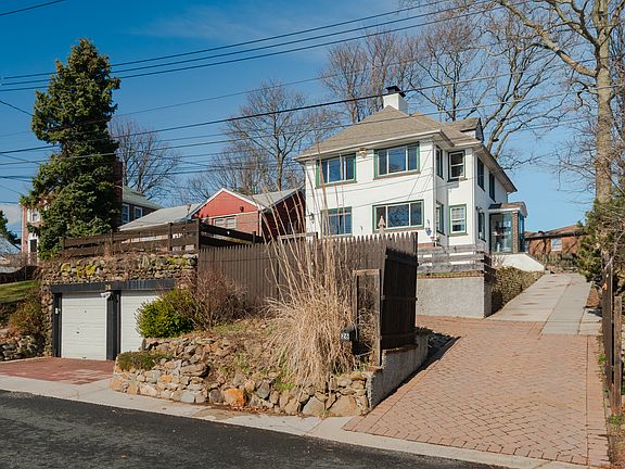2nd image of 26 Tompkins Cir