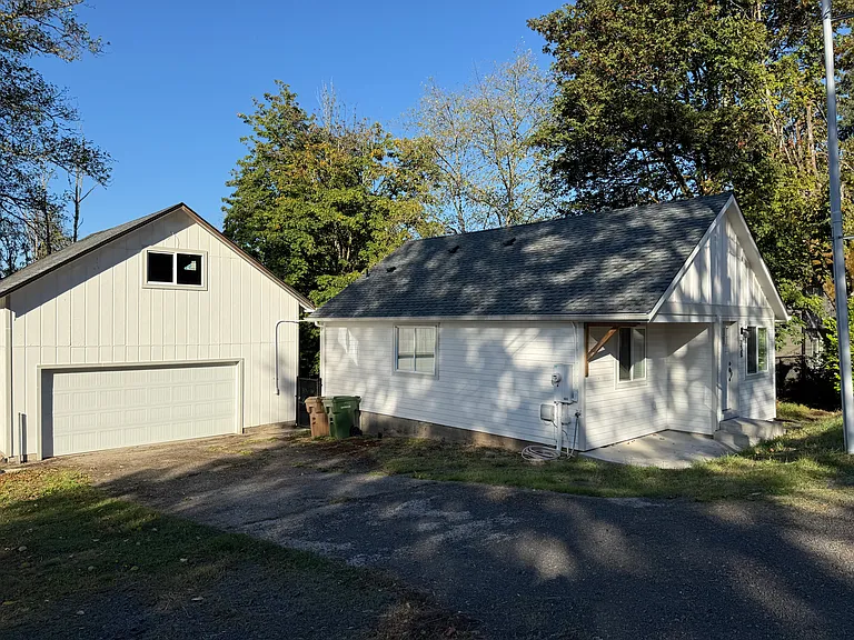 730 Hillcrest Dr — Photo 9