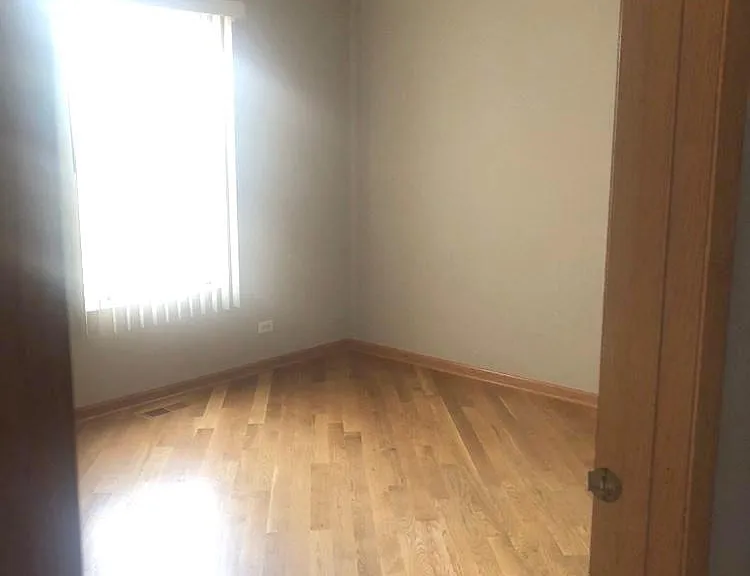 Huge 1st Bedroom 16x14ft!