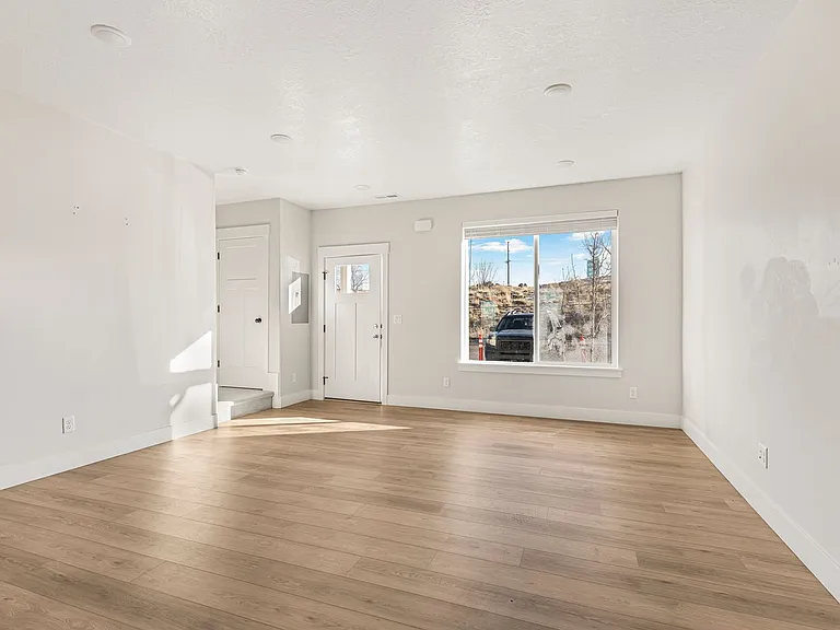 The Grove Apartments — Photo 25