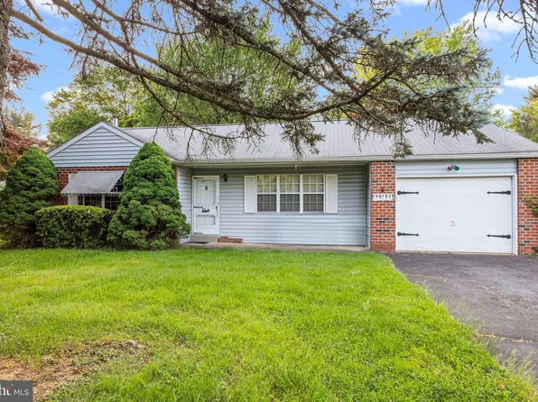 1190 Orchid Rd, Warminster, PA 18974