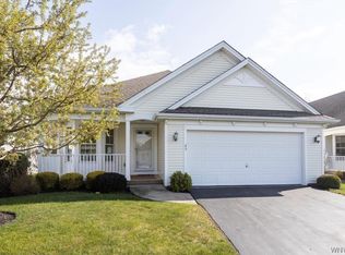 45 French Oaks Ln, East Amherst, NY 14051